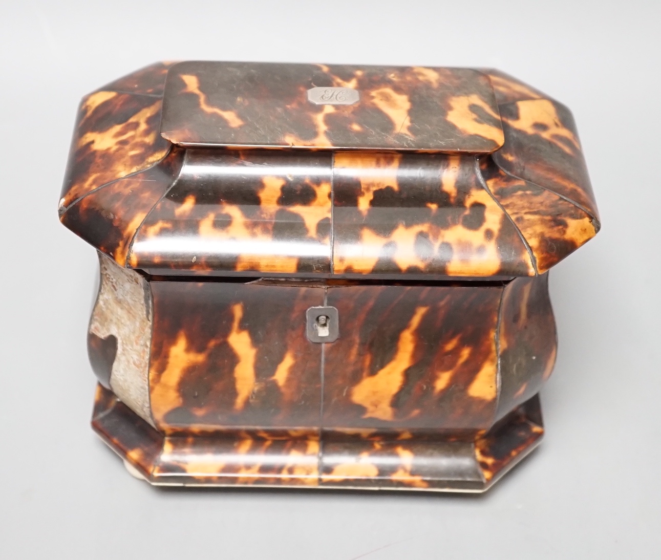 A Regency tortoiseshell bombe shaped two division tea caddy on ivory ball feet (Lid detached, requires restoration) - 18cm wide
